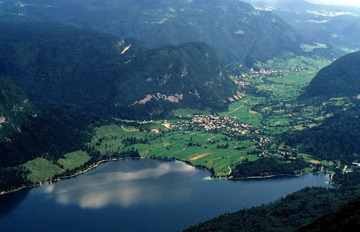 lac de Bohinj Slovénie vue aérienne